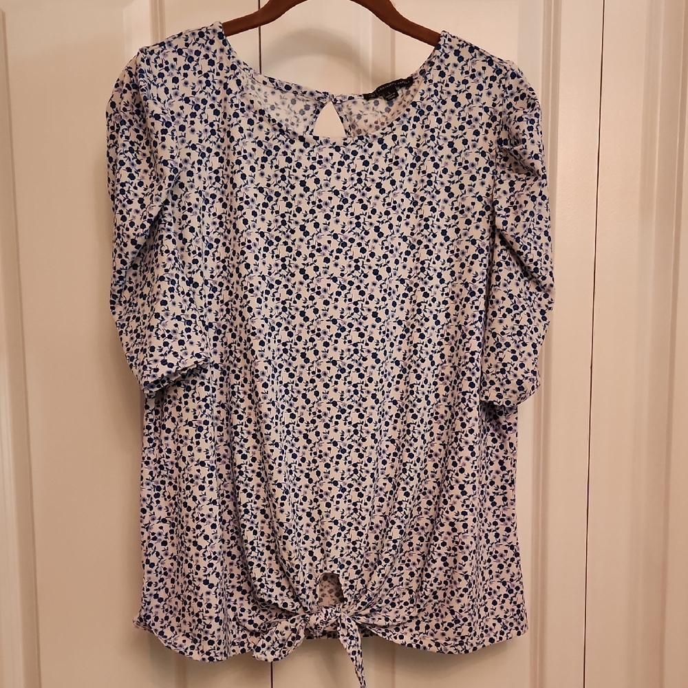 Adrianna Papell Blue and White Floral Short Gathered Sleeve Blouse